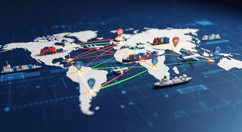 Análisis del transporte internacional que muestra la reducción de capacidad en rutas Asia–EE. UU., escasez de contenedores y aumento de tarifas marítimas que impactan la logística hacia América Latina.